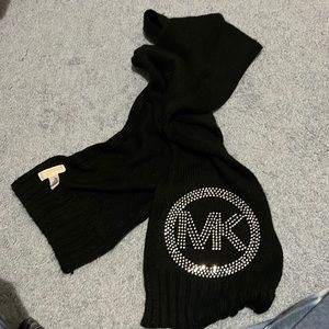 MK scarf